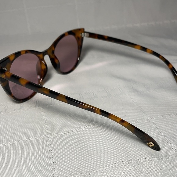 *5 for $25* NWOT FGX International Tortoise Shell Sunglasses Cat Eye - Picture 4 of 4